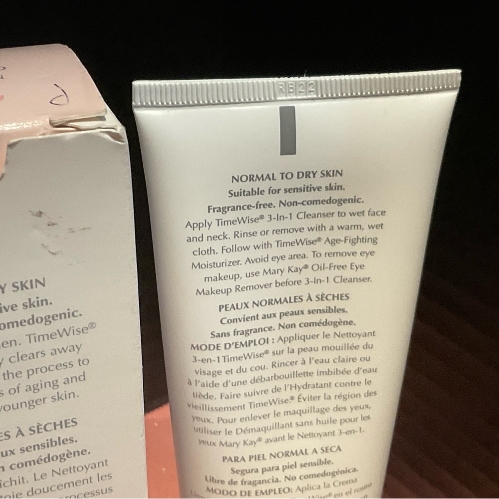 Mary Kay TIMEWISE 3 - IN - 1 Cleanser #869400 - Picture 5 of 7